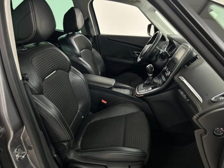Renault Grand Scenic (1)