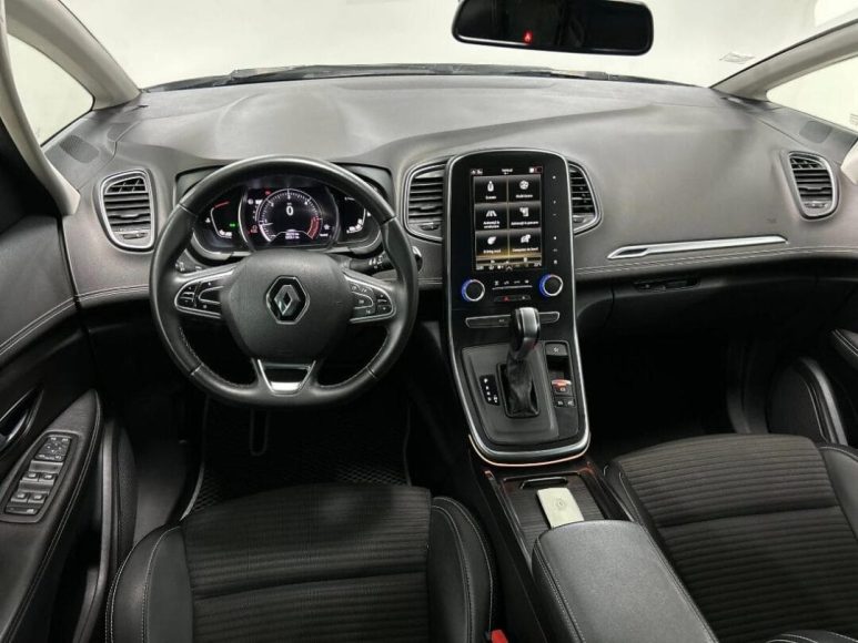 Renault Grand Scenic (3)