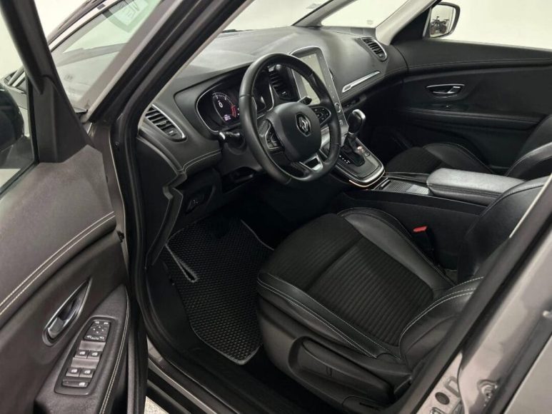 Renault Grand Scenic (8)