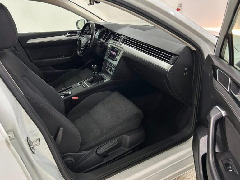 VW Passat (10)